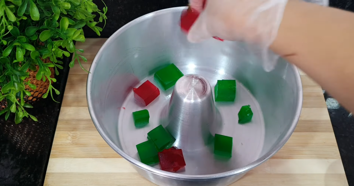 Pudim de Coco com Mosaico de Gelatina