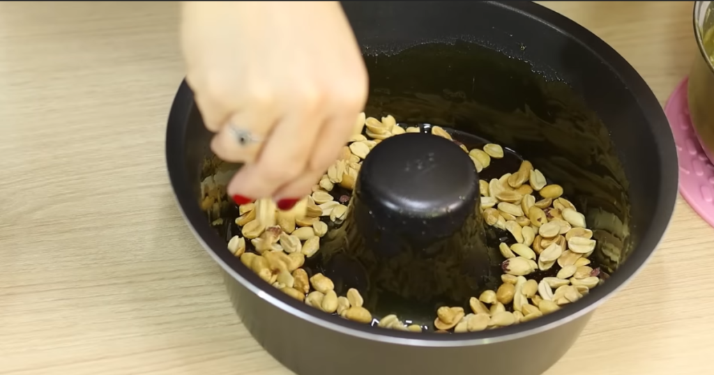 Bolo Pé de Moleque calda amendoim