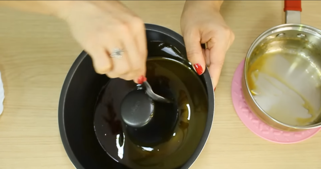 Bolo Pé de Moleque mistura calda forma espalhar