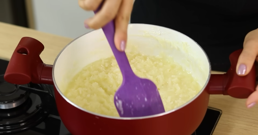 Cocada sem leite condensado mistura fogo