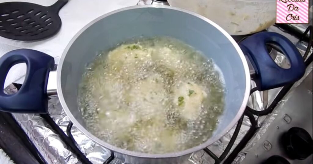 fritar bolinho de arroz
