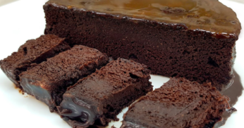 Bolo de Chocolate Rápido – Microondas