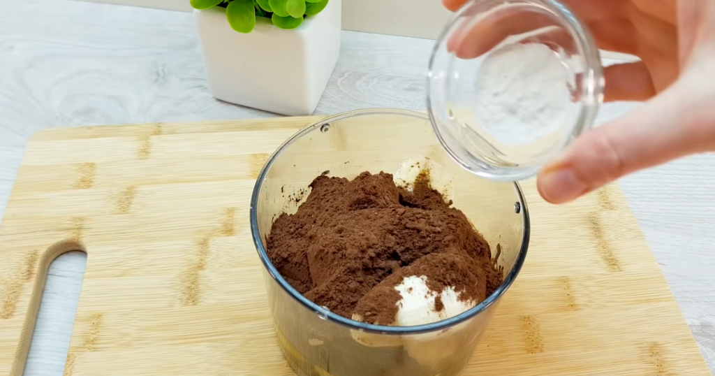 Bolo de Chocolate rápido de Microondas cacau fermento