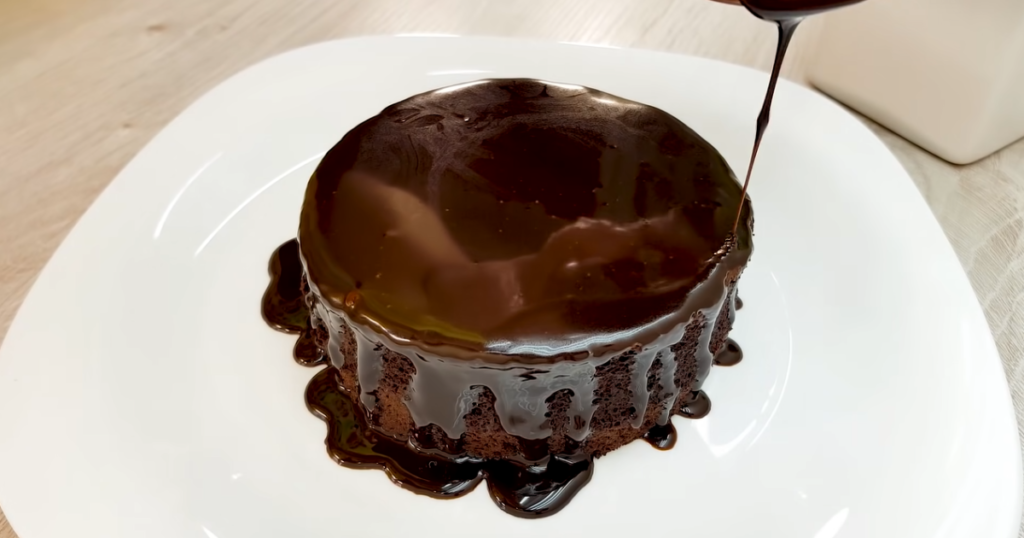 Bolo de Chocolate rápido de Microondas finalizando