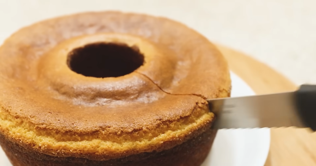 Bolo sem ovos de fubá fofinho