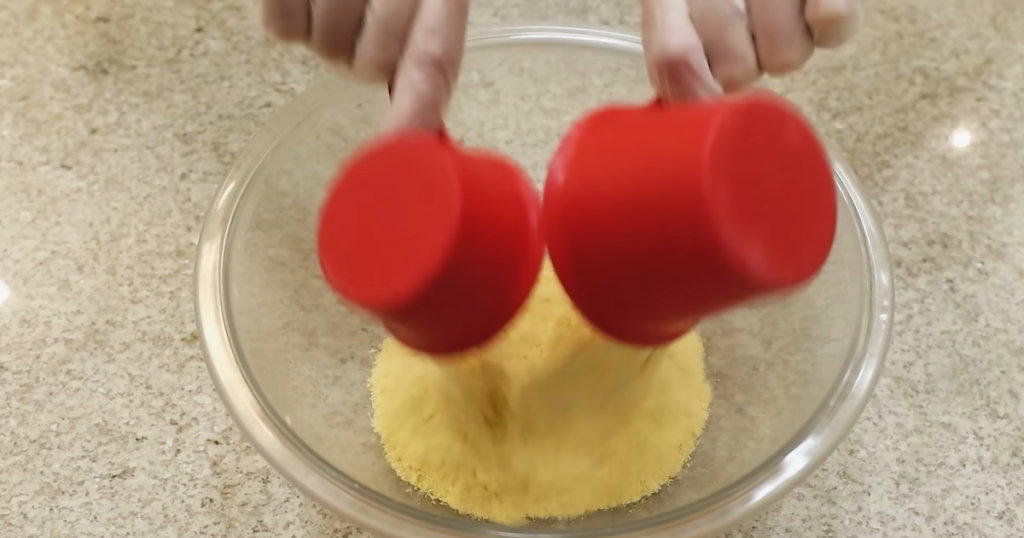 Bolo sem ovos de fubá mimoso