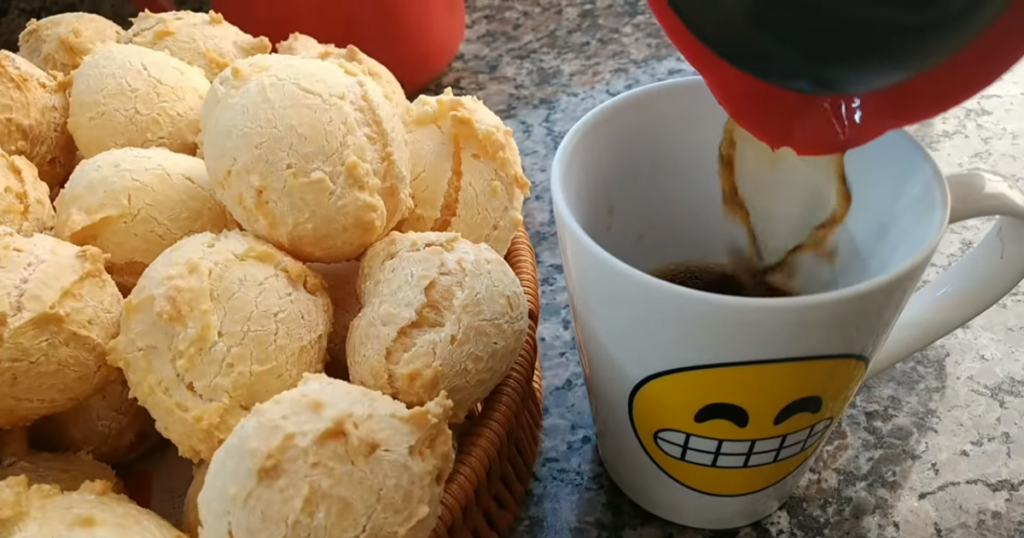 Pipoca maluca biscoito polvilho cafe