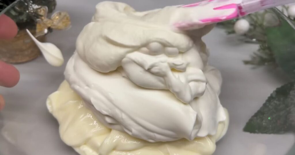 misturar nata e leite condensado