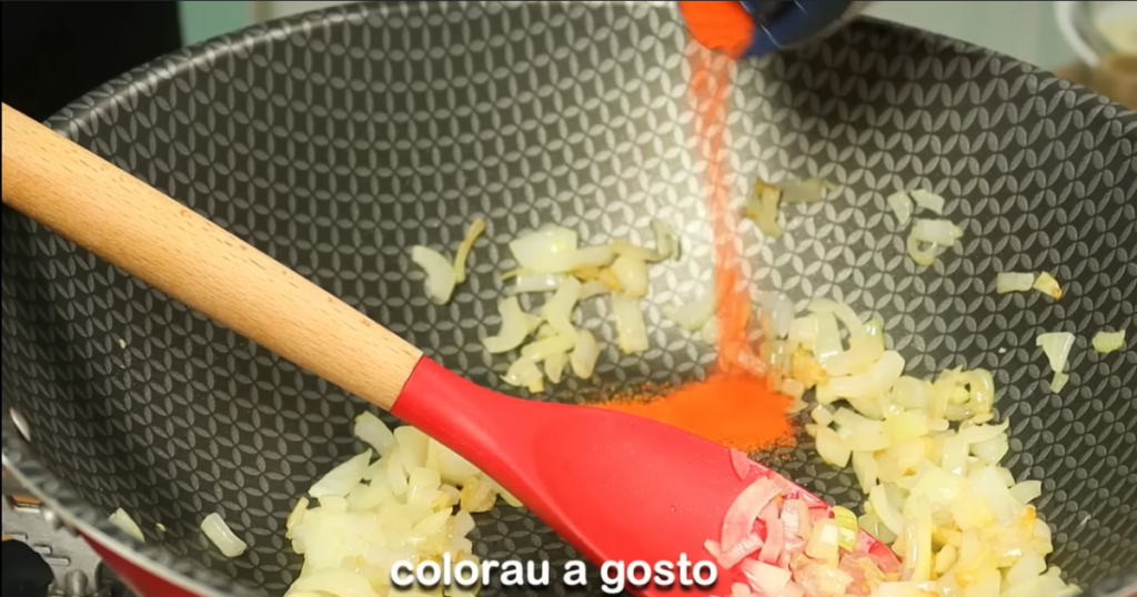 Bolinho de Batata com Frango colorau