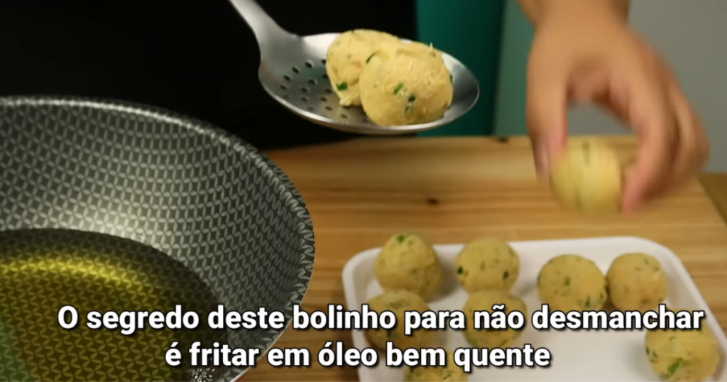 Bolinho de Batata com Frango fritar