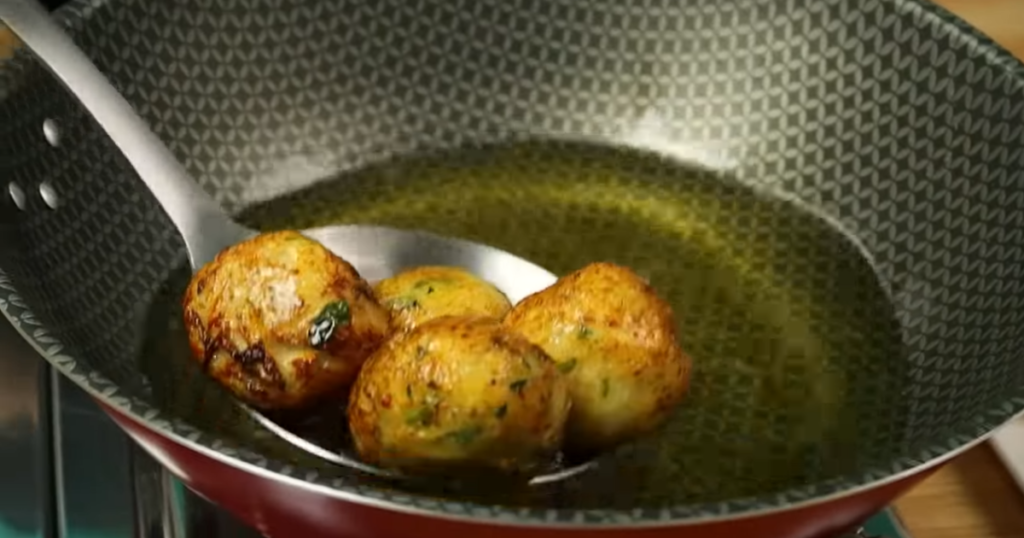 Bolinho de Batata com Frango frito