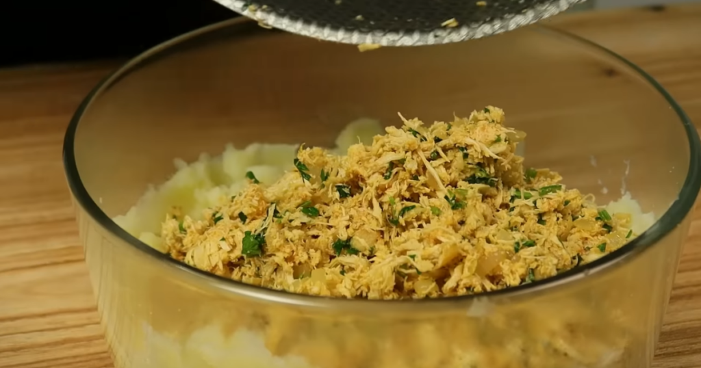 Bolinho de Batata com Frango mistura batata