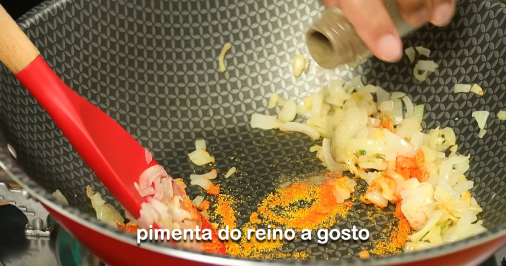Bolinho de Batata com Frango pimenta reino