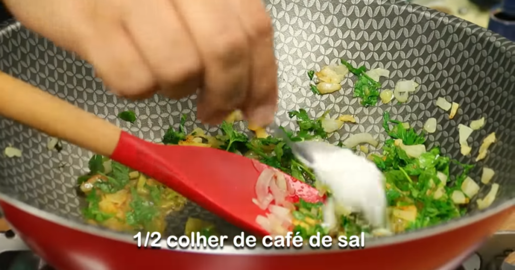 Bolinho de Batata com Frango sal