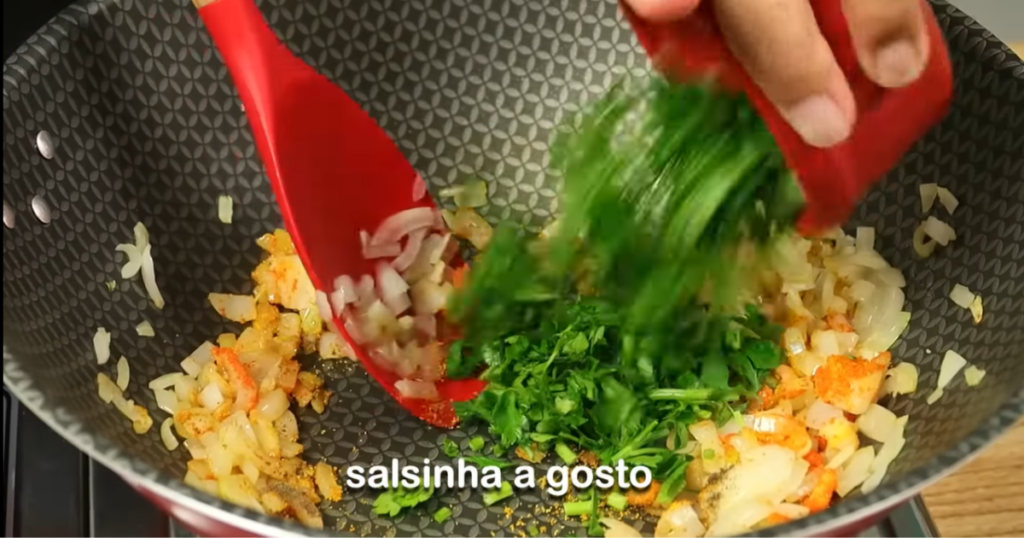 Bolinho de Batata com Frango salsinha