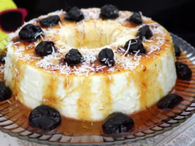 Manjar de coco com calda de ameixa TC