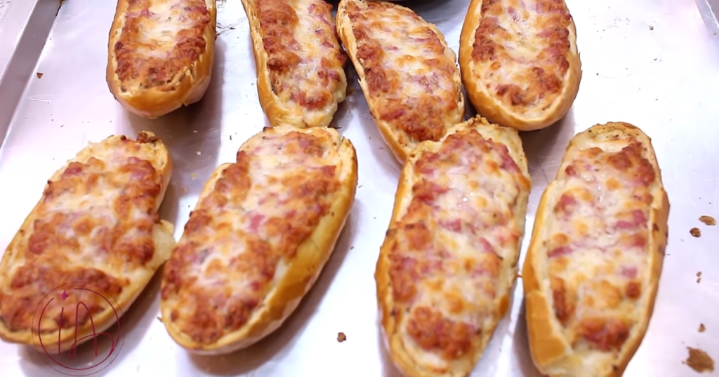 Pão de Linguiça pronto gostoso