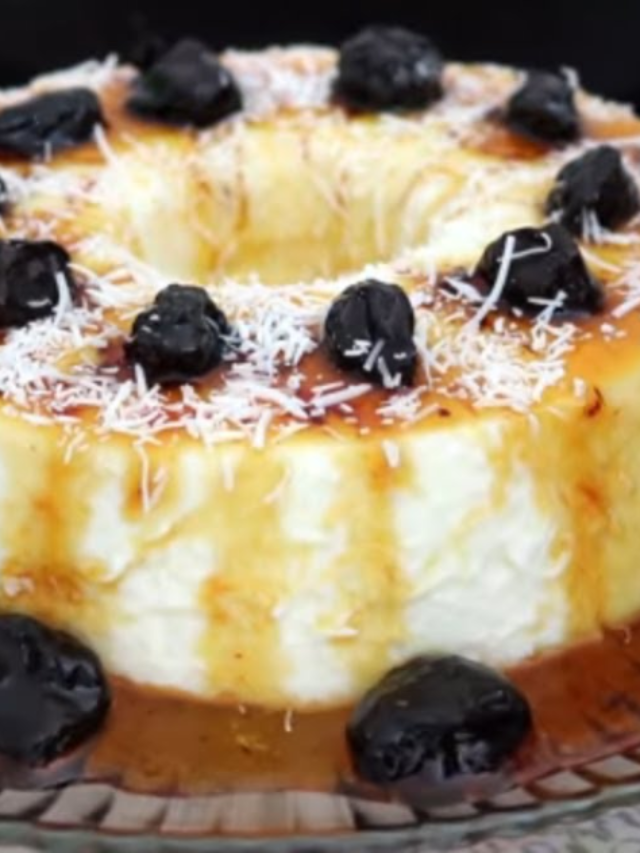  Manjar de Coco com Calda de Ameixa