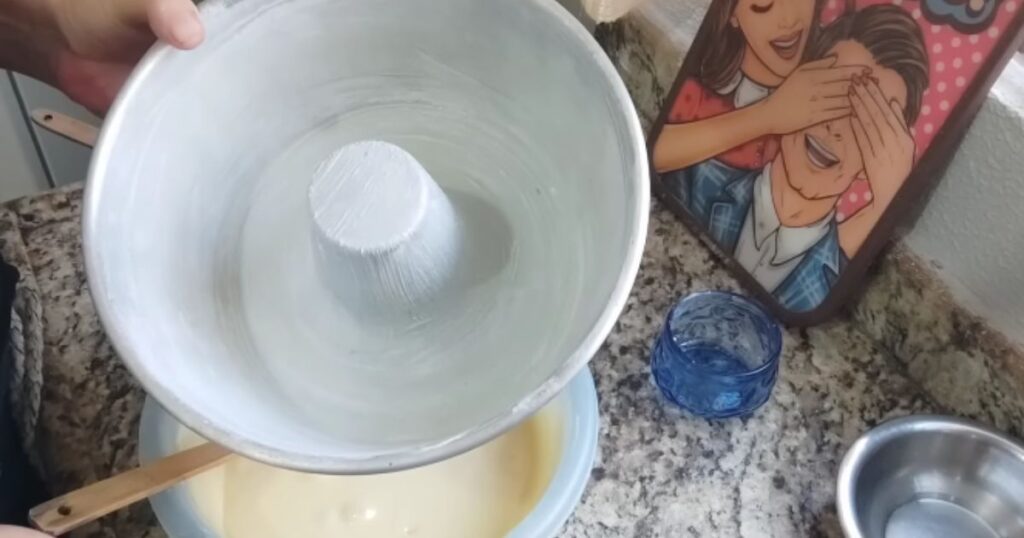 forma redonda untada para bolo