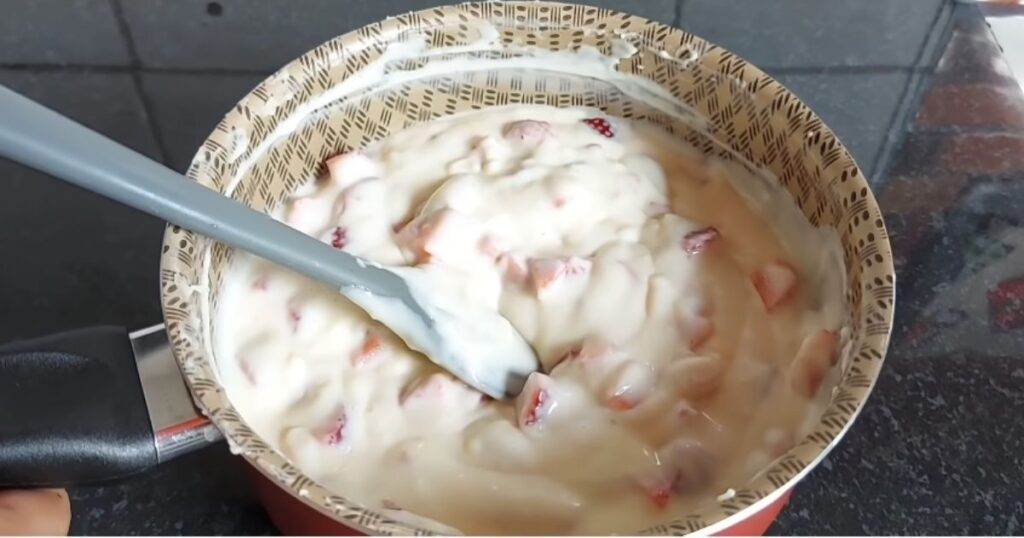 morango misturado no creme