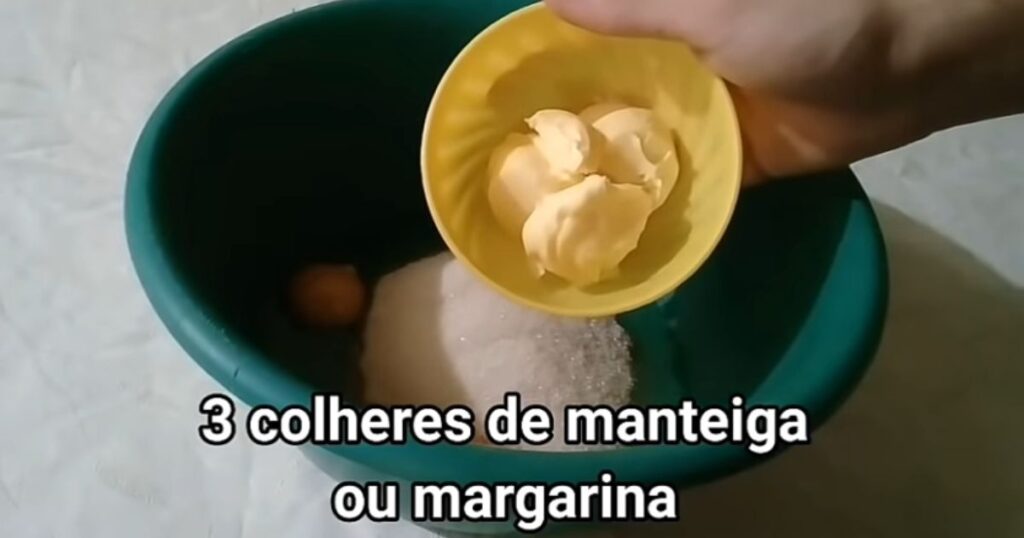 3 colheres de manteiga ou margarina bolo simples