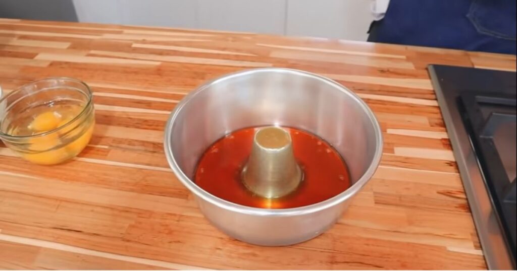 forma caramelizada para pudim