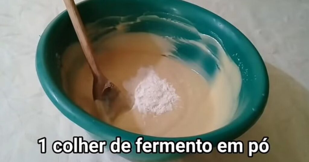 misturar fermento em po bolo de trigo