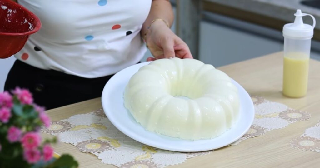 pudim de coco desenformado