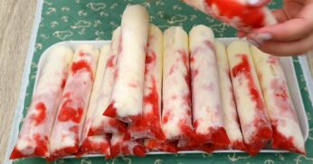 Geladinho Gourmet Com Calda De Morango