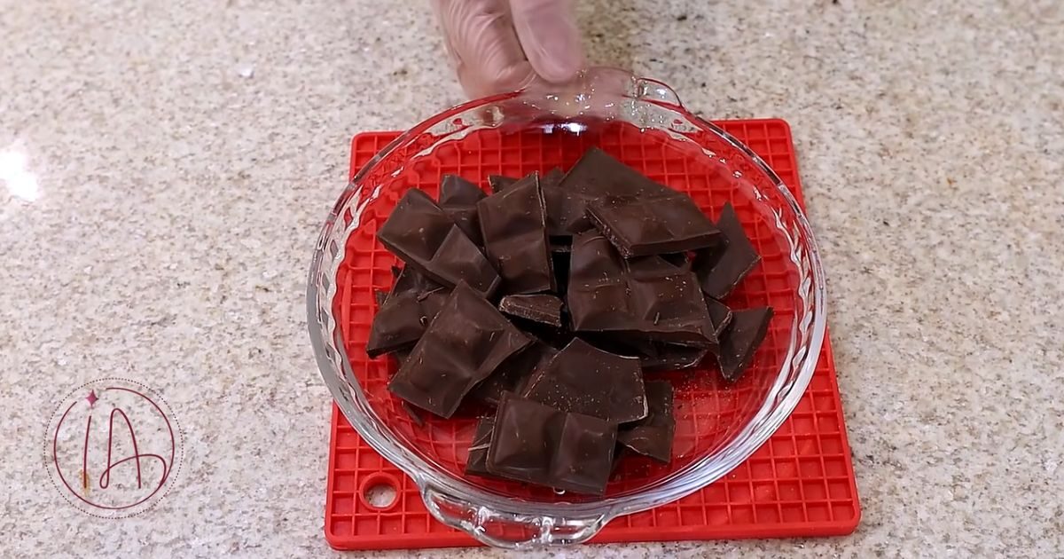 Ovo De Pascoa Na Travessa chocolate pra derreter