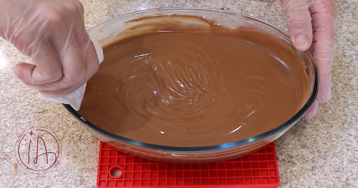 Ovo De Pascoa Na Travessa limpa borda