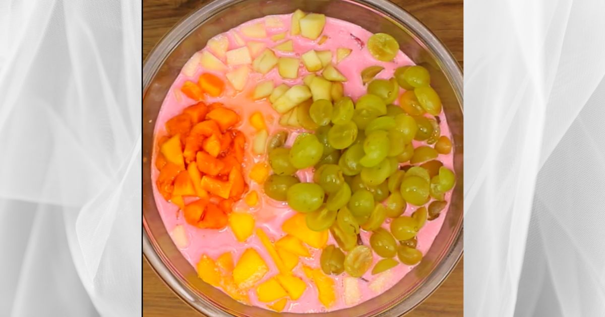 Salada de Frutas Cremosa com Gelatina