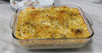 Pão quente com creme de cebola