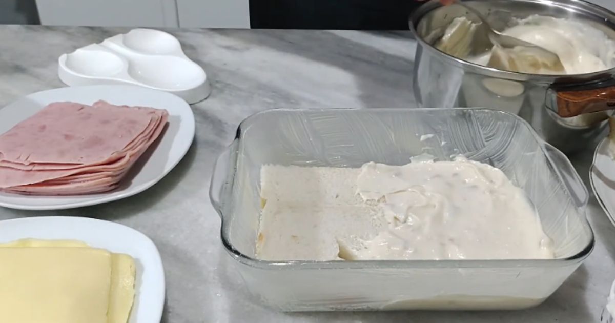 Pão quente com creme de cebola