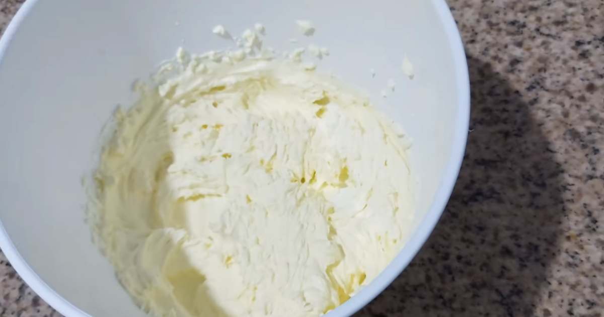 Bolo polonês Santa Clara montagem chantilly