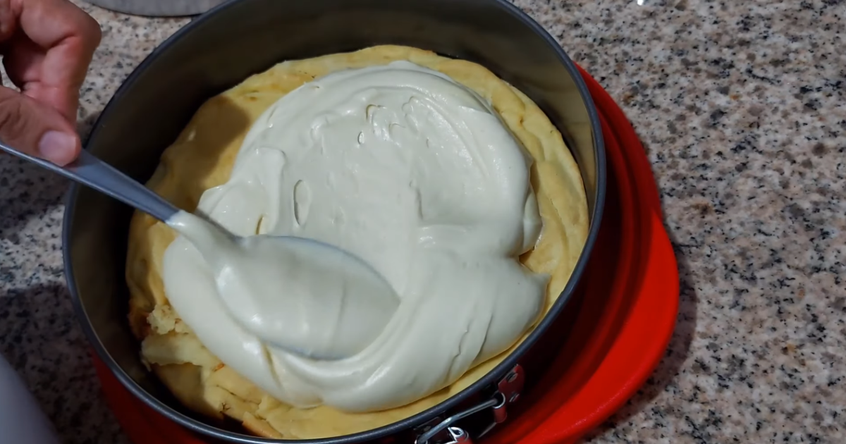 Bolo polonês Santa Clara montagem creme