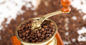 Como moer café em casa