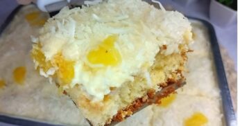 Bolo de Abacaxi Gelado com Coco: Uma Sobremesa Refrescante e Deliciosa