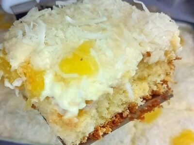 Bolo de Abacaxi com Coco