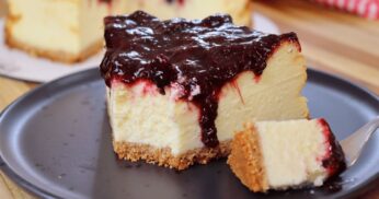Cheesecake de Frutas Vermelhas Irresistível e Sem Gelatina
