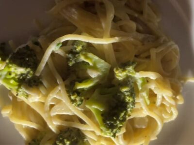 Espaguete com Brócolis ao Molho Branco Simples e Delicioso!