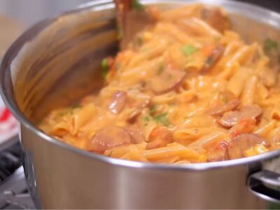 MACARRÃO CREMOSO COM CALABRESA DE UMA PANELA SÓ