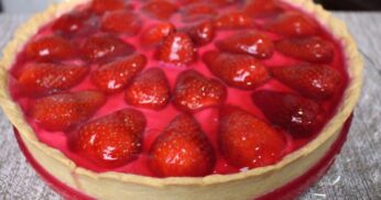Torta de Morango Espelhada: Uma Delícia para o Paladar e para os Olhos