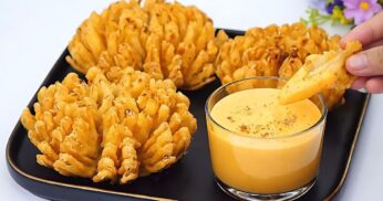 Guarde o cartão de crédito e faça sua própria flor de cebola empanada