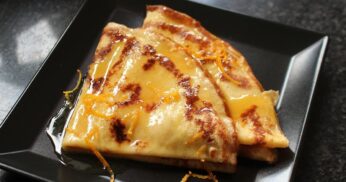 Crepe Suzette com calda de laranja