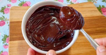 Ganache falsa feita com chocolate em pó, para cobertura e recheios de bolos e sobremesas