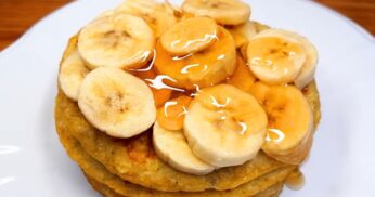Panqueca de Banana com Coco e Mel