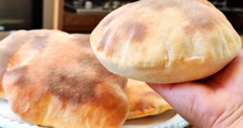 Pão Pita Autêntico: Descubra Como Preparar Esta Delícia Síria em Casa