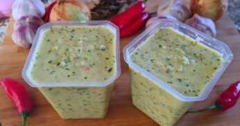 Tempero caseiro universal: realça o sabor de arroz, carnes, assados e muito mais