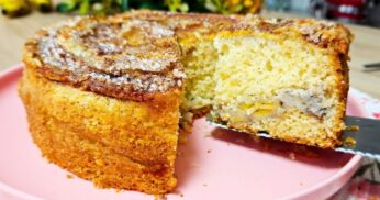 BOLO FÁCIL, RÁPIDO E FOFINHO DE BANANA – POUCOS INGREDIENTES
